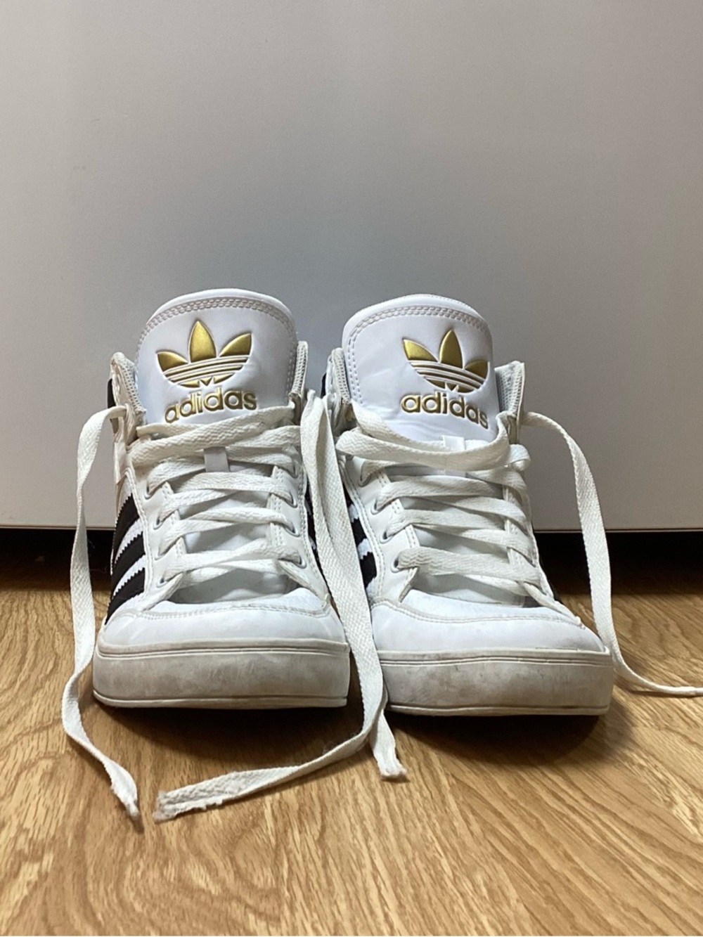 Adidas Men’s 7.5 Hard Court High Top White Black Gold Sneakers